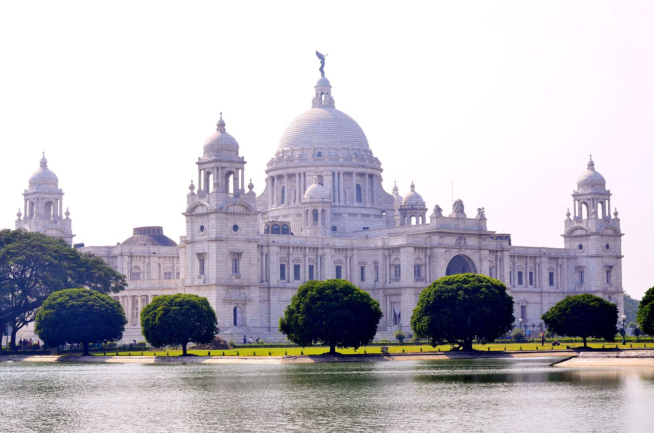 Victoria Memorial Lake Landmark - travelphotographer / Pixabay
