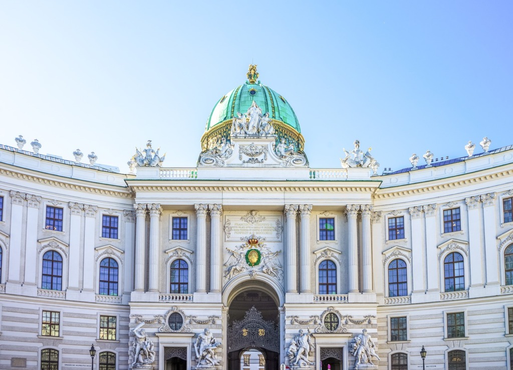 Vienna Hofburg Imperial Palace  - Leonhard_Niederwimmer / Pixabay