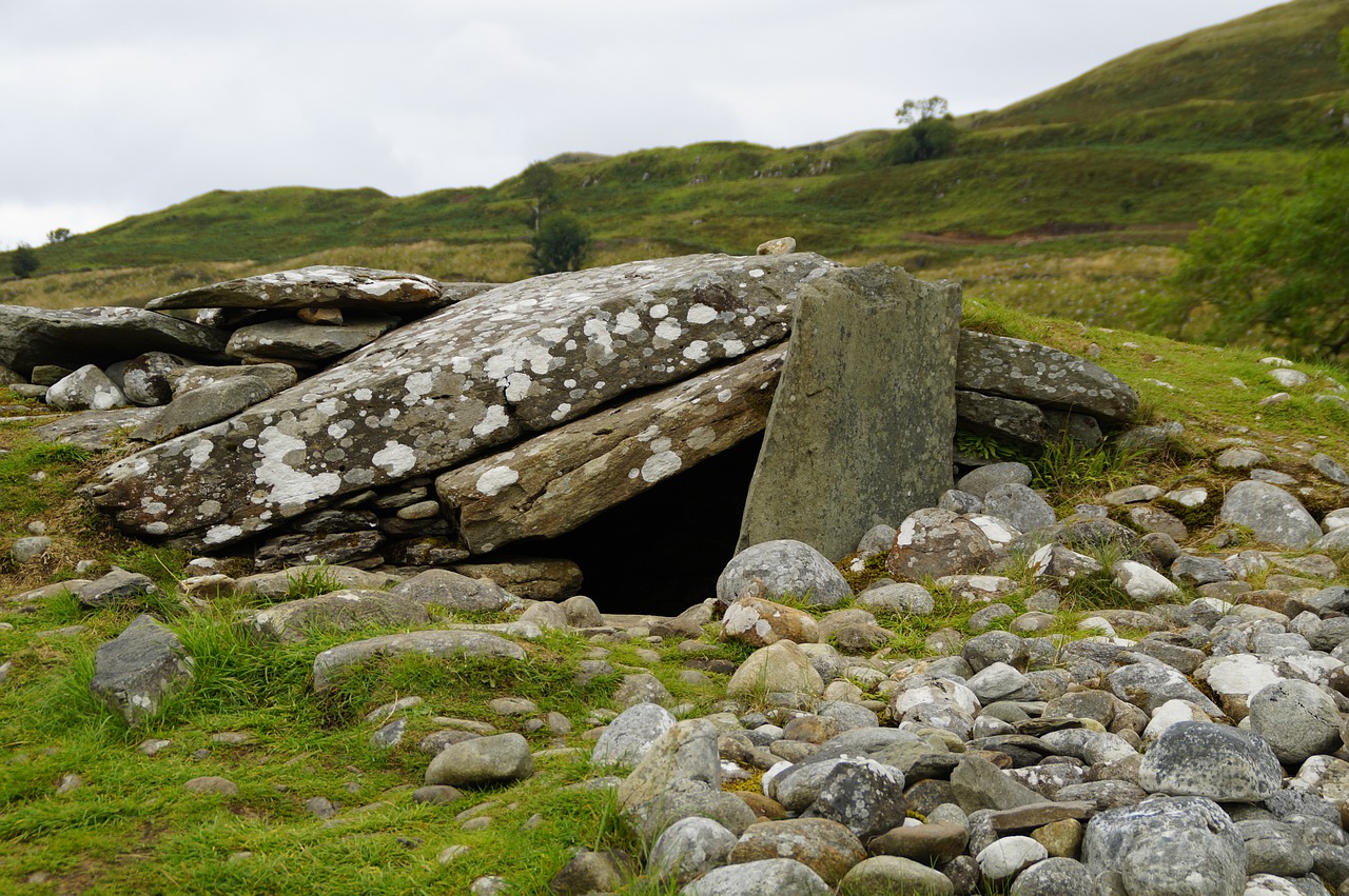 Viking Grave Dig  - Efraimstochter / Pixabay