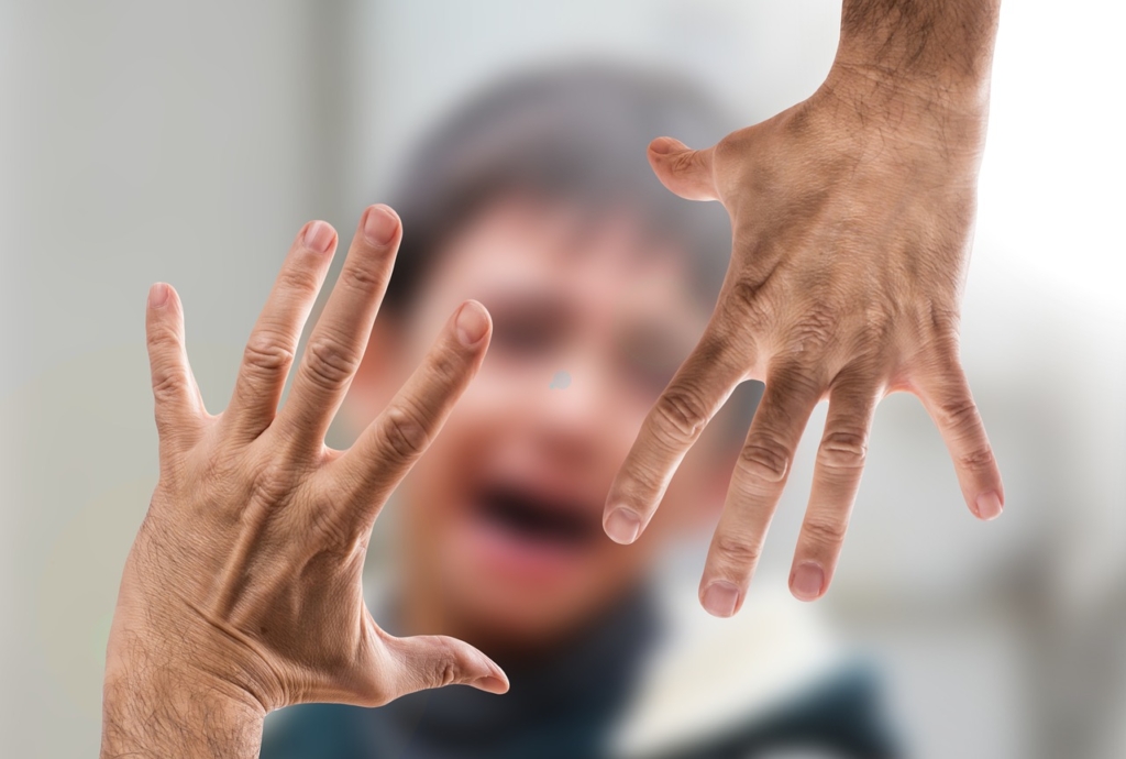 Violent Woman Man Hand Beat Child  - geralt / Pixabay