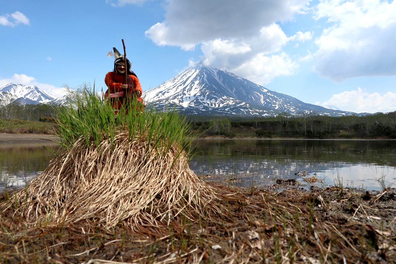 Volcano Lake Reflection Kamchatka  - Natalia_Kollegova / Pixabay