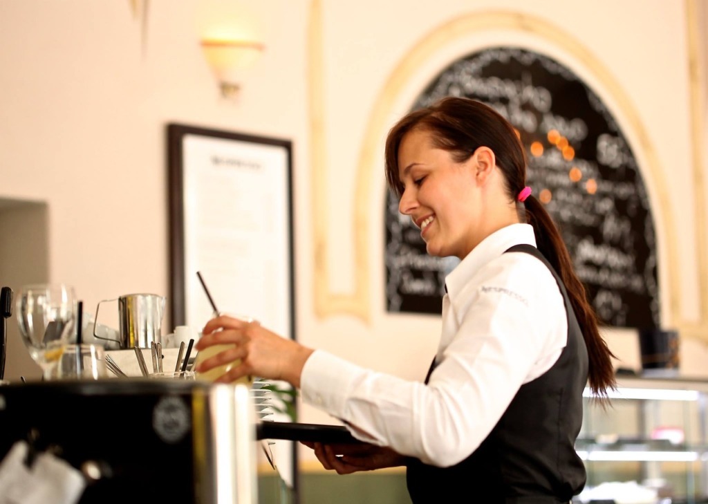 Waitress The Waiter Restaurant Cafe  - LuckyLife11 / Pixabay