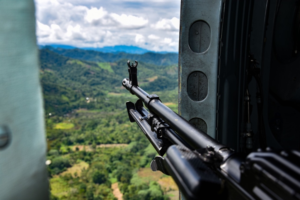 War Pistol Projectile Gun Weapon  - informesoratoria / Pixabay