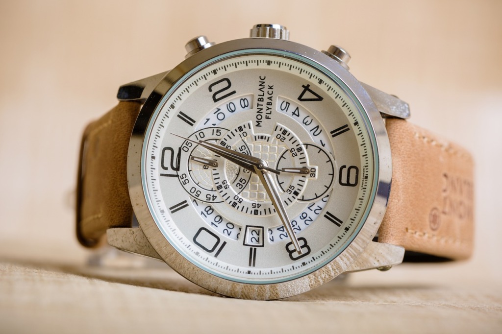 Watch Time Clock Timepiece Hours  - antonytrivet / Pixabay
