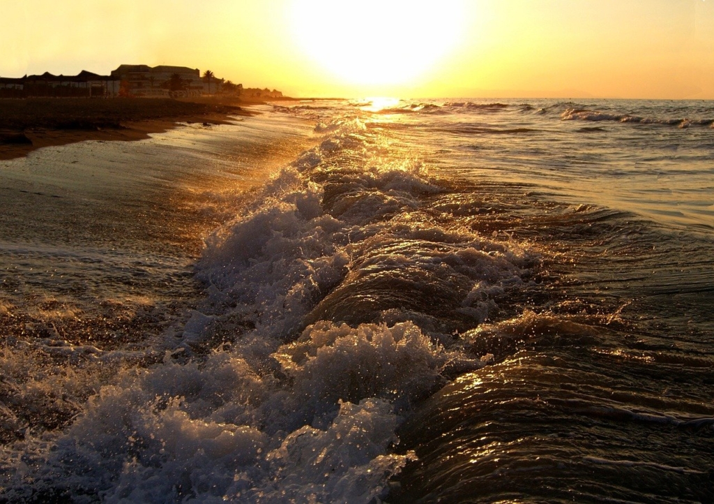 Waves Sunset Sea Beach Nature  - ykaiavu / Pixabay