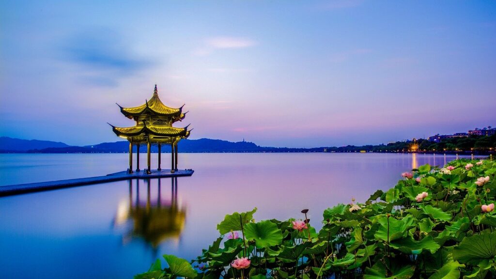 West Lake Pagoda Lake Reflection  - mackmacedo0266 / Pixabay