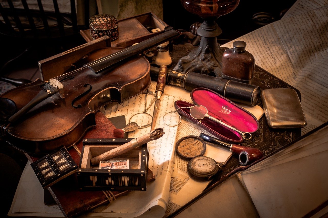 Western Style Antique Detective  - shell_ghostcage / Pixabay