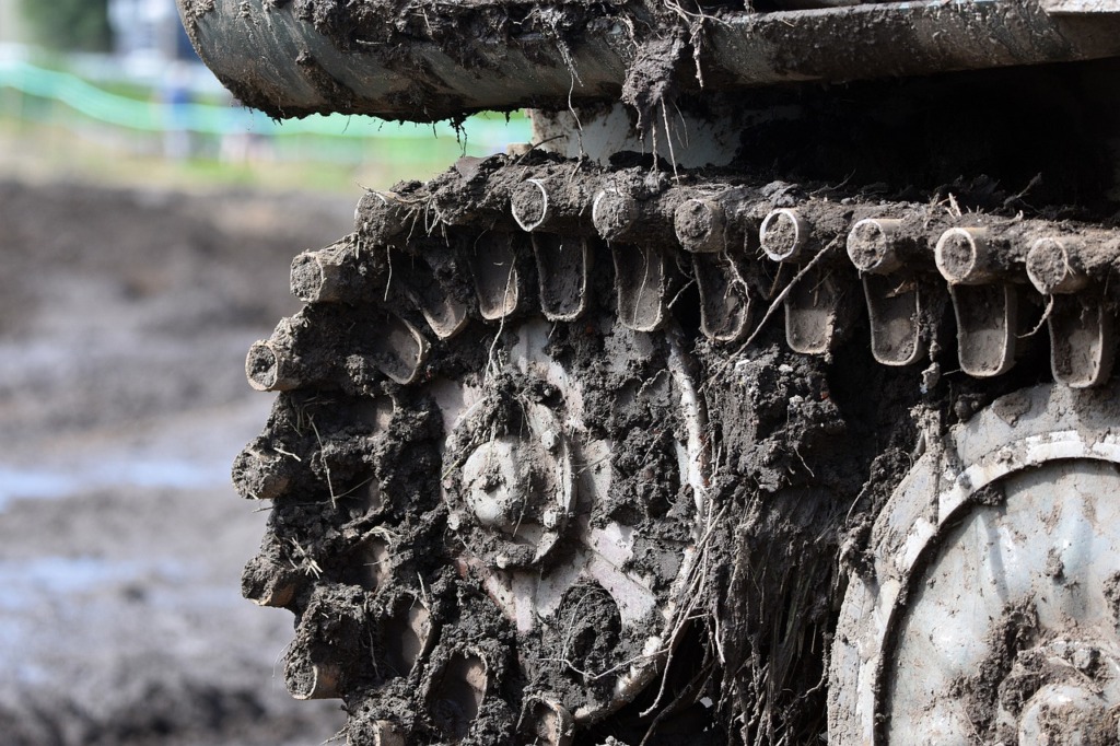 Wheels Caterpillar Tank Mud  - artellliii72 / Pixabay