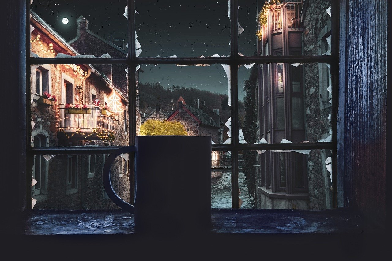 Window Mug Broken Glass - enriquelopezgarre / Pixabay