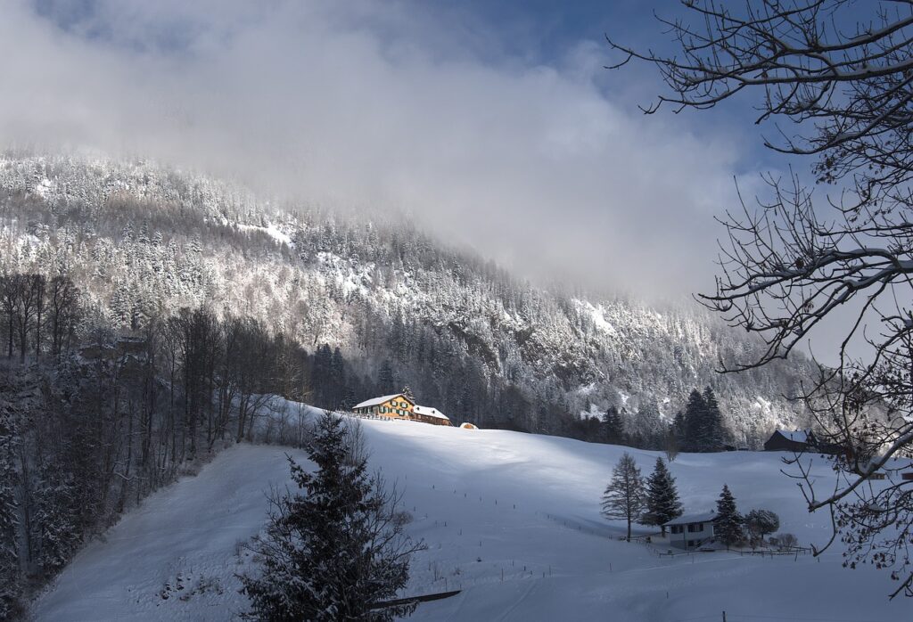 Winter Landscape Snow Mountains  - b52_Tresa / Pixabay