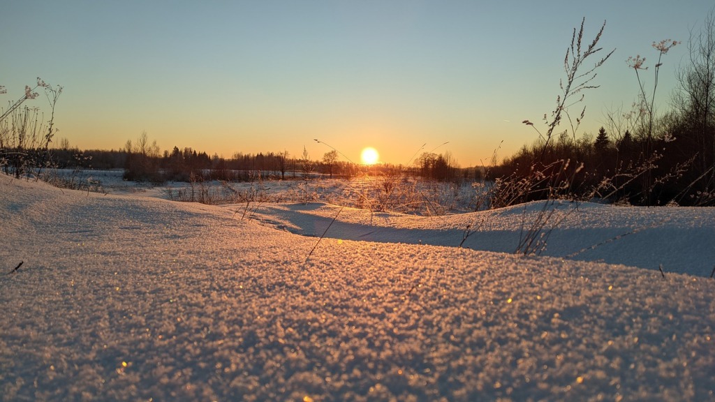 Winter Snow Sunset Sun Frost Cold  - kolobashkin-aleksandr / Pixabay