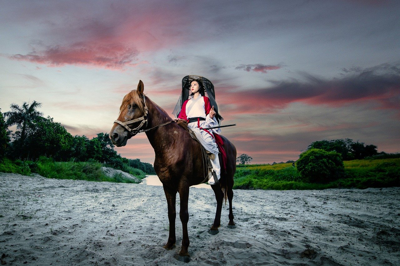 Woman Chinese Costume Horse Asian  - CongDucPhotography / Pixabay
