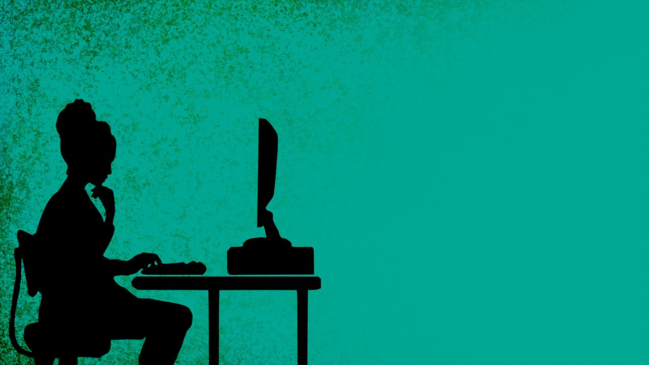 Woman Computer Desk Work Station  - chenspec / Pixabay