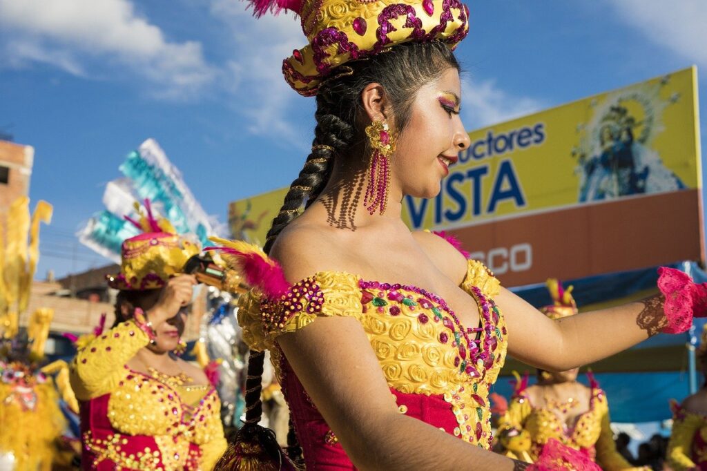 Woman Dancer Carnival Costume  - JoseAlbertoAyala / Pixabay