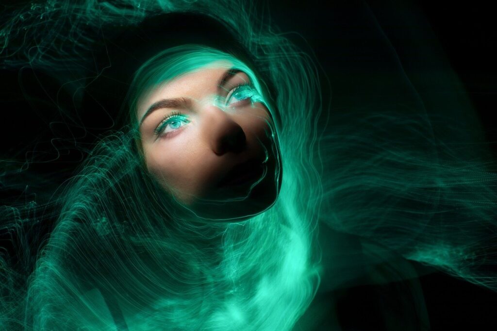 Woman Face Light Painting Magical  - merlinlightpainting / Pixabay