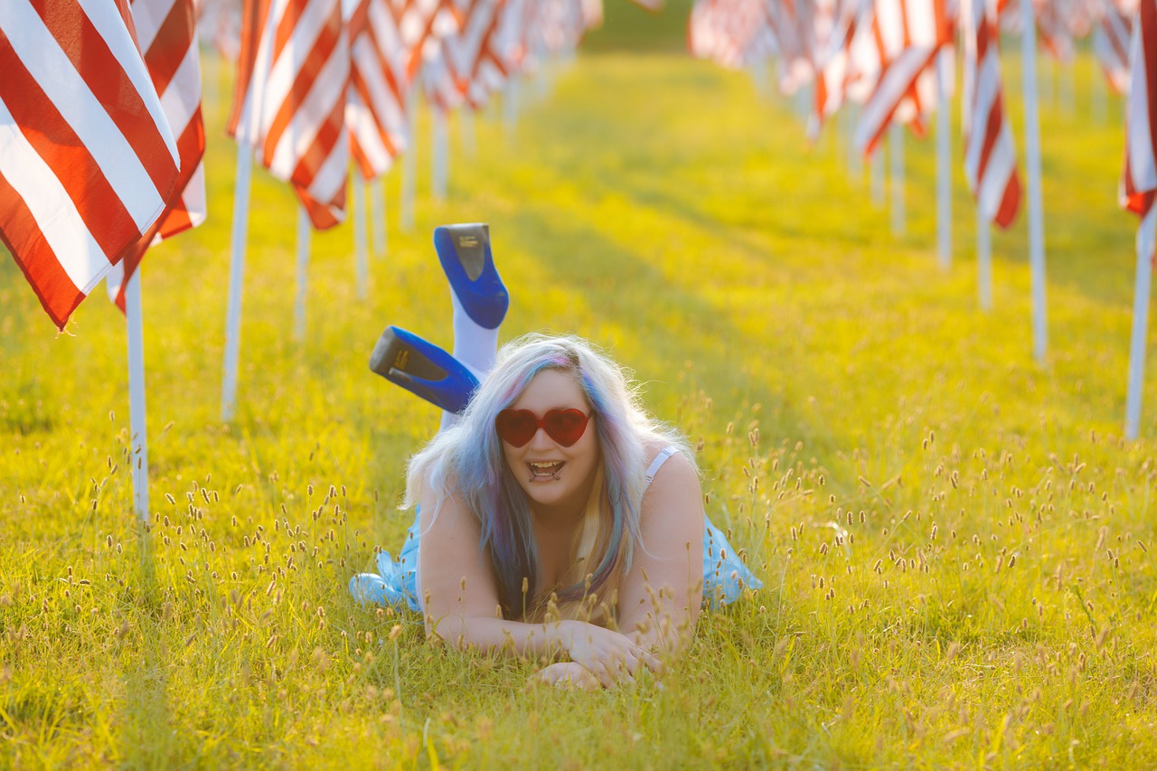 Woman Fashion United States  - RebaSpike / Pixabay