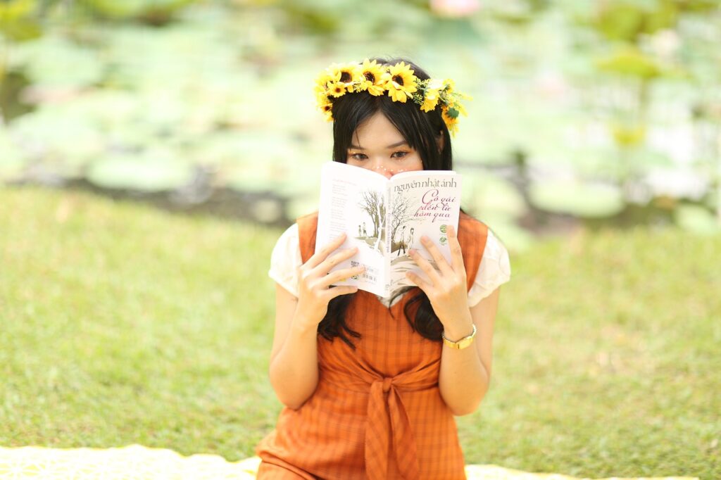 Woman Flower Crown Book Picnic  - ptksgc / Pixabay