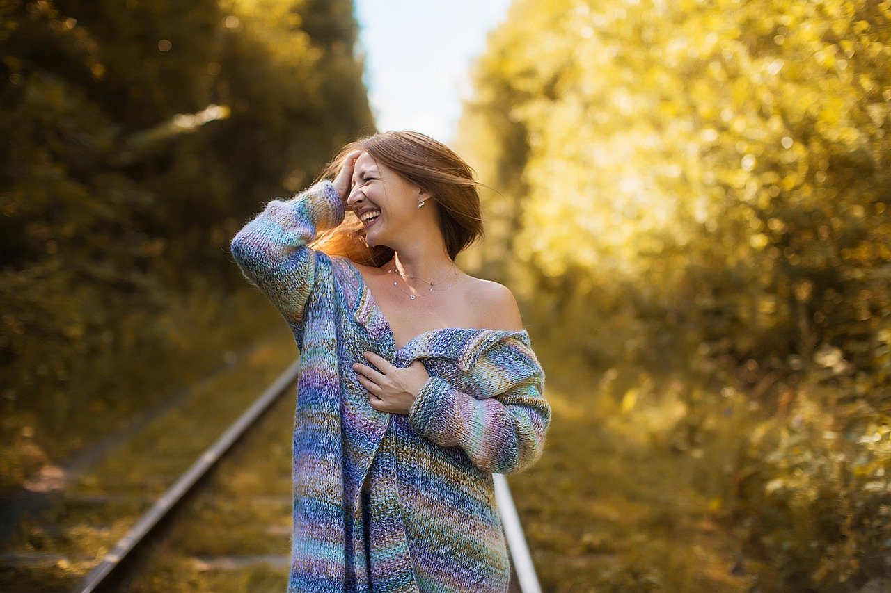 Woman Happy Knitwear Fashion Girl  - okekb83 / Pixabay