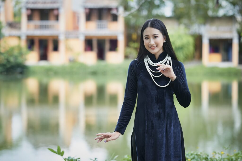 Woman Model Dress Necklace Pose  - TieuBaoTruong / Pixabay