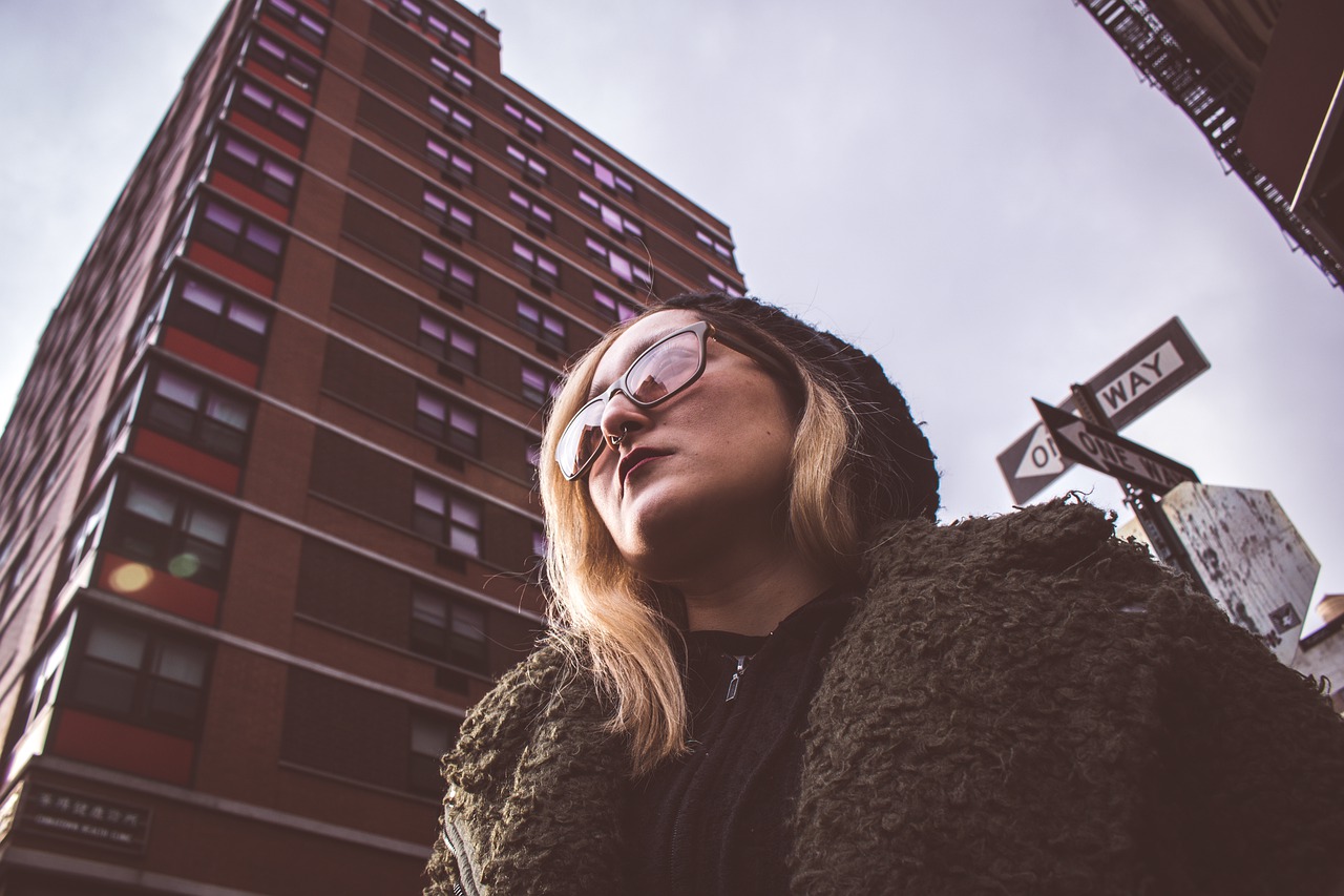 Woman Model Eyeglasses Motivational  - phill_katz / Pixabay