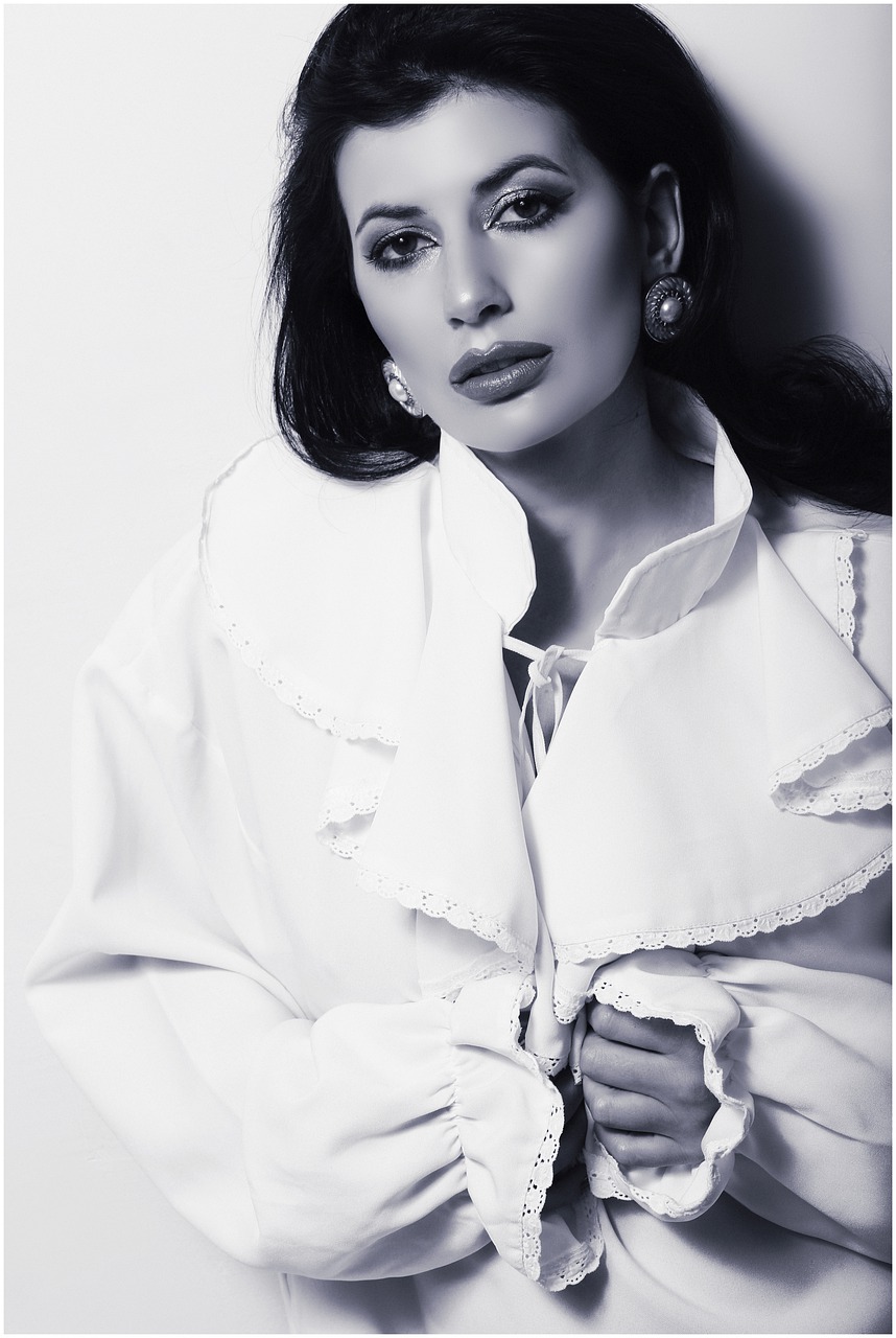 Woman Model Portrait Pose Style - innamykytas / Pixabay