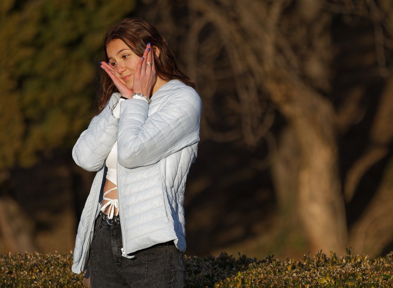 Woman Park Sunset Portrait  - Surprising_Shots / Pixabay