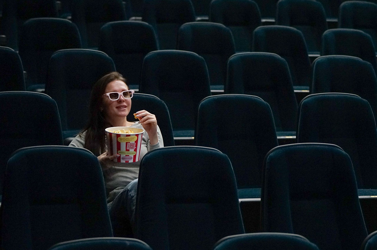 Woman Popcorn Movie Cinema  - VisionPics / Pixabay
