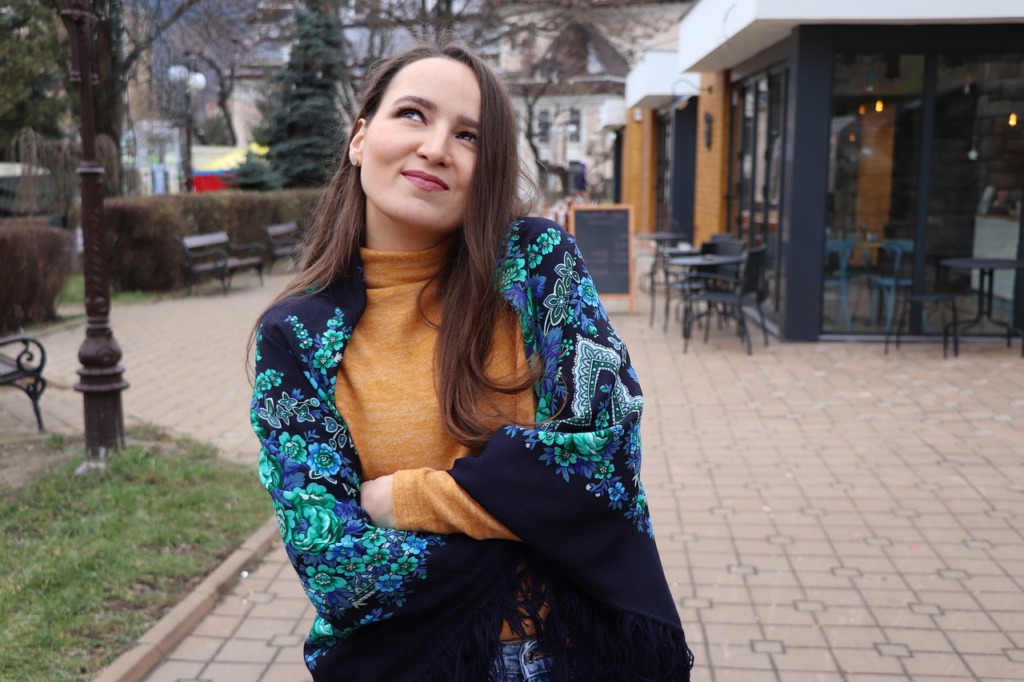 Woman Russian Shawl Fashion  - Russian_with_Nastya / Pixabay
