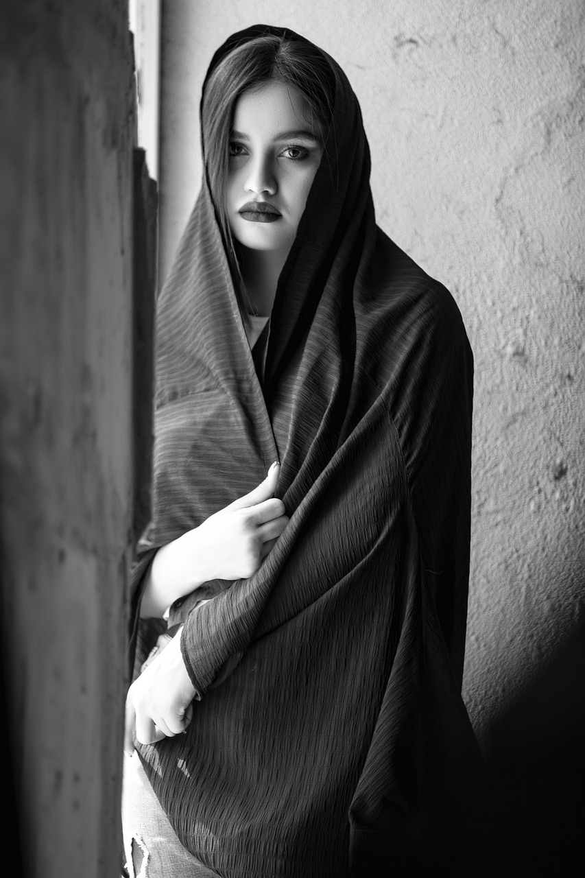 Woman Sad Portrait Black And White - Shimaabedinzade / Pixabay