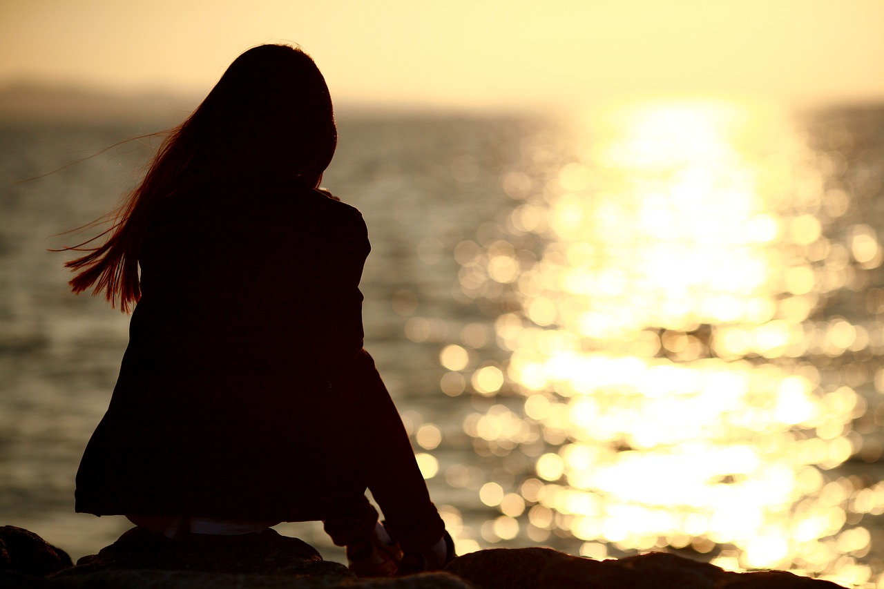 Woman Sea Sunset Silhouette Girl  - peaceb2u / Pixabay