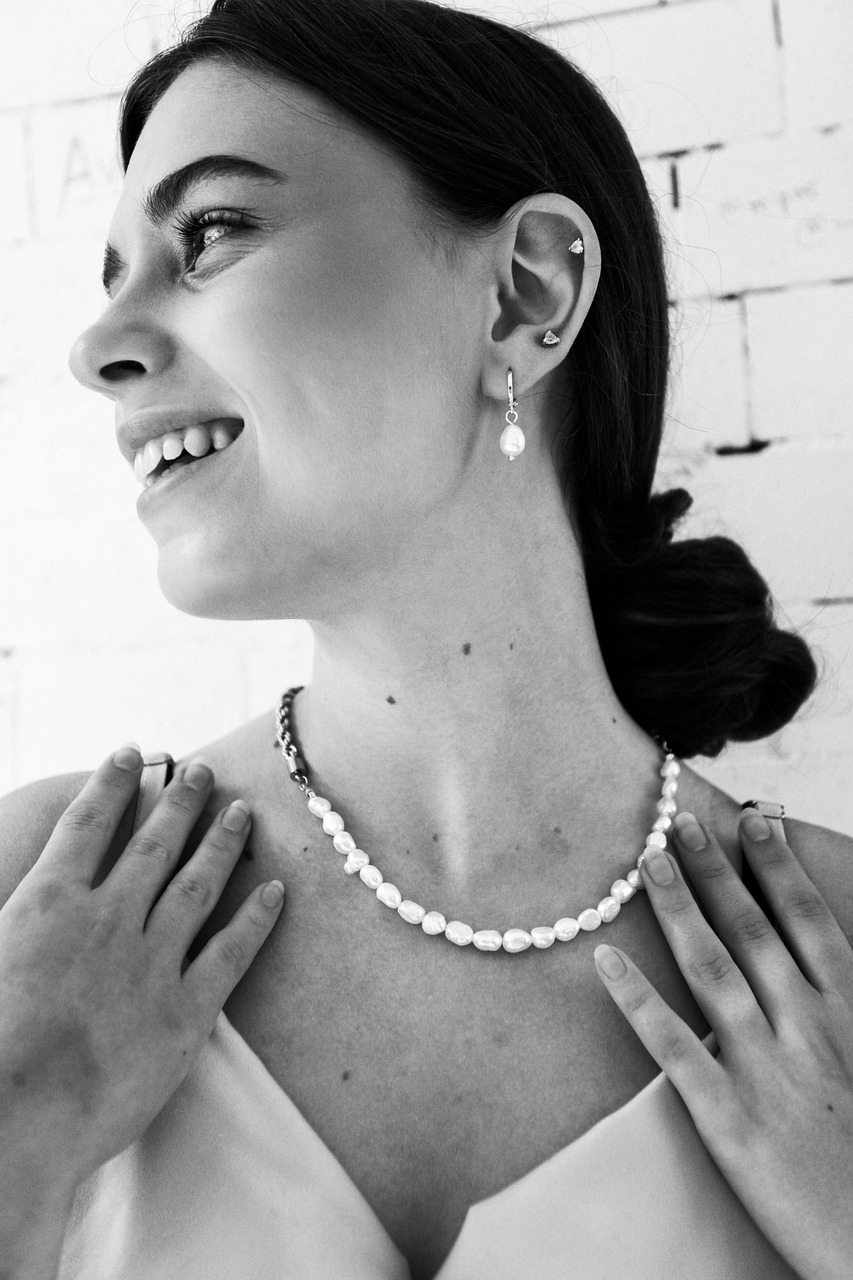 Woman Smile Girl Jeweltry Necklace  - lapushkina / Pixabay