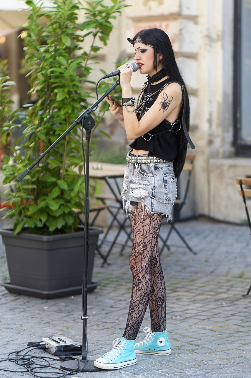 Woman Street Performer Singer  - Surprising_Shots / Pixabay