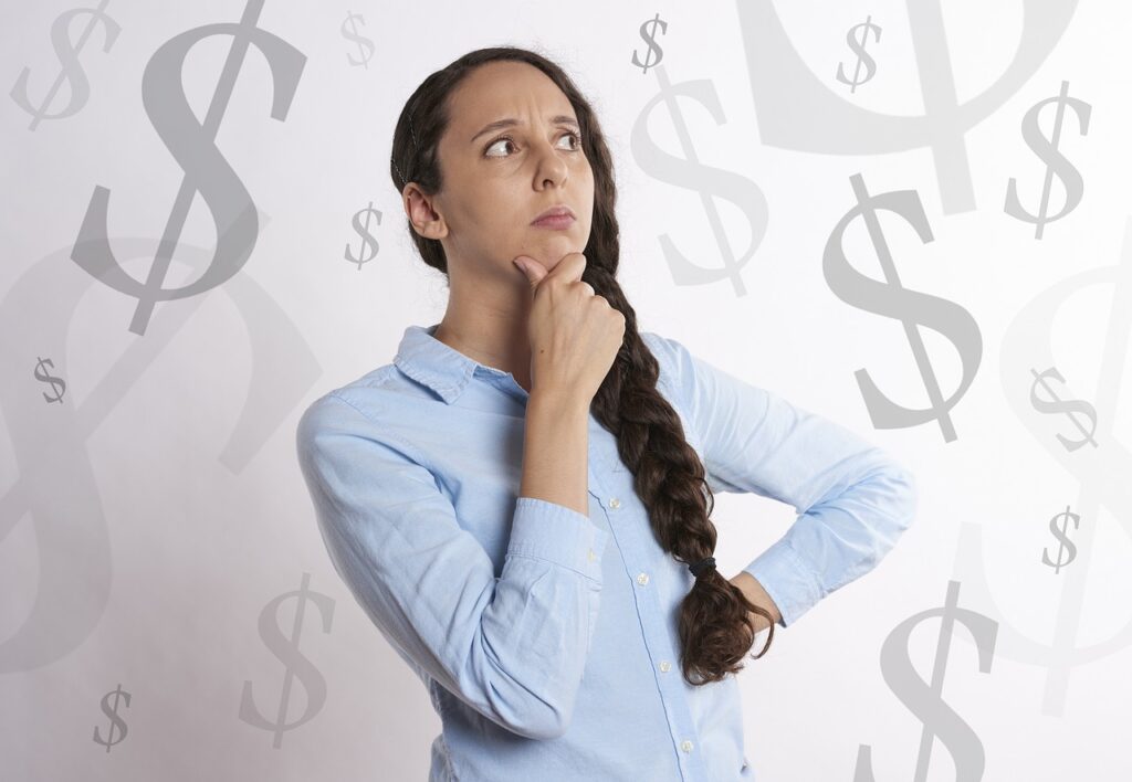 Woman Thinking Money Debt Credit  - Tumisu / Pixabay
