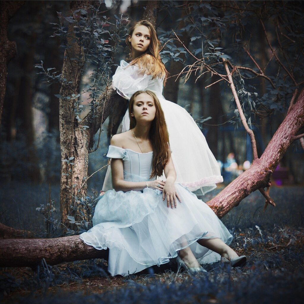 Women Fashion White Dress Dress  - SergeDO / Pixabay