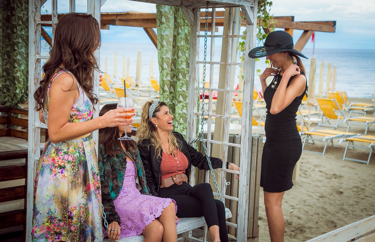 Women Laughs Party Wedding  - GioeleFazzeri / Pixabay