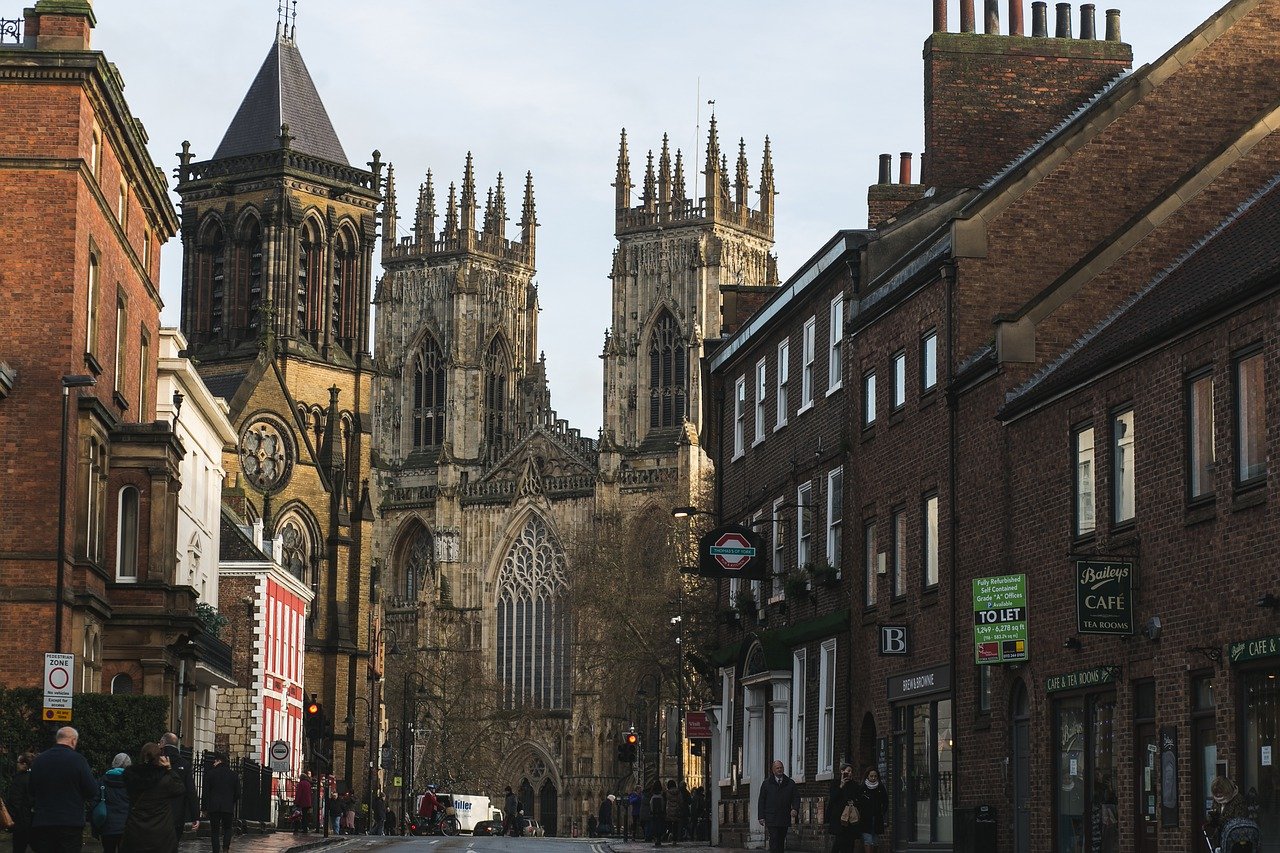 York Minster Road Town Street - eduardovieiraphoto / Pixabay